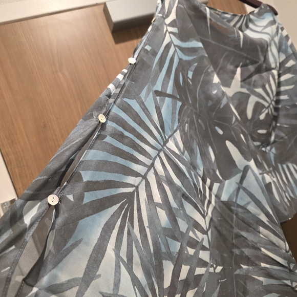 Tropical Leaf Print Shawl - Picture 2 of 4